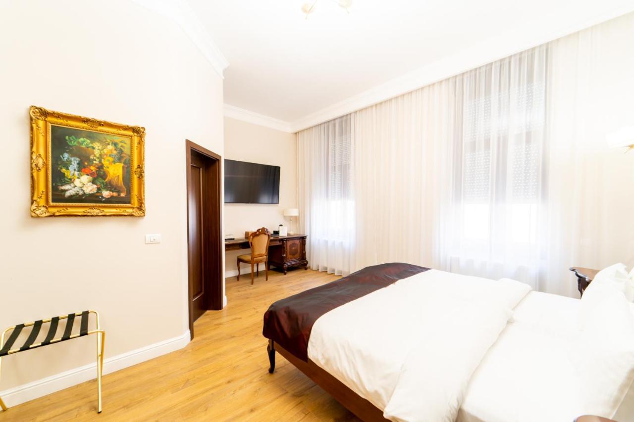Picasso Boutique Hotel Arad Esterno foto