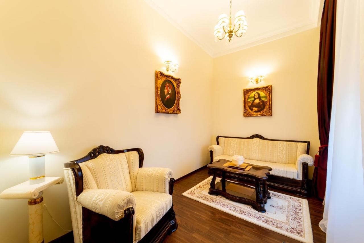 Picasso Boutique Hotel Arad Esterno foto