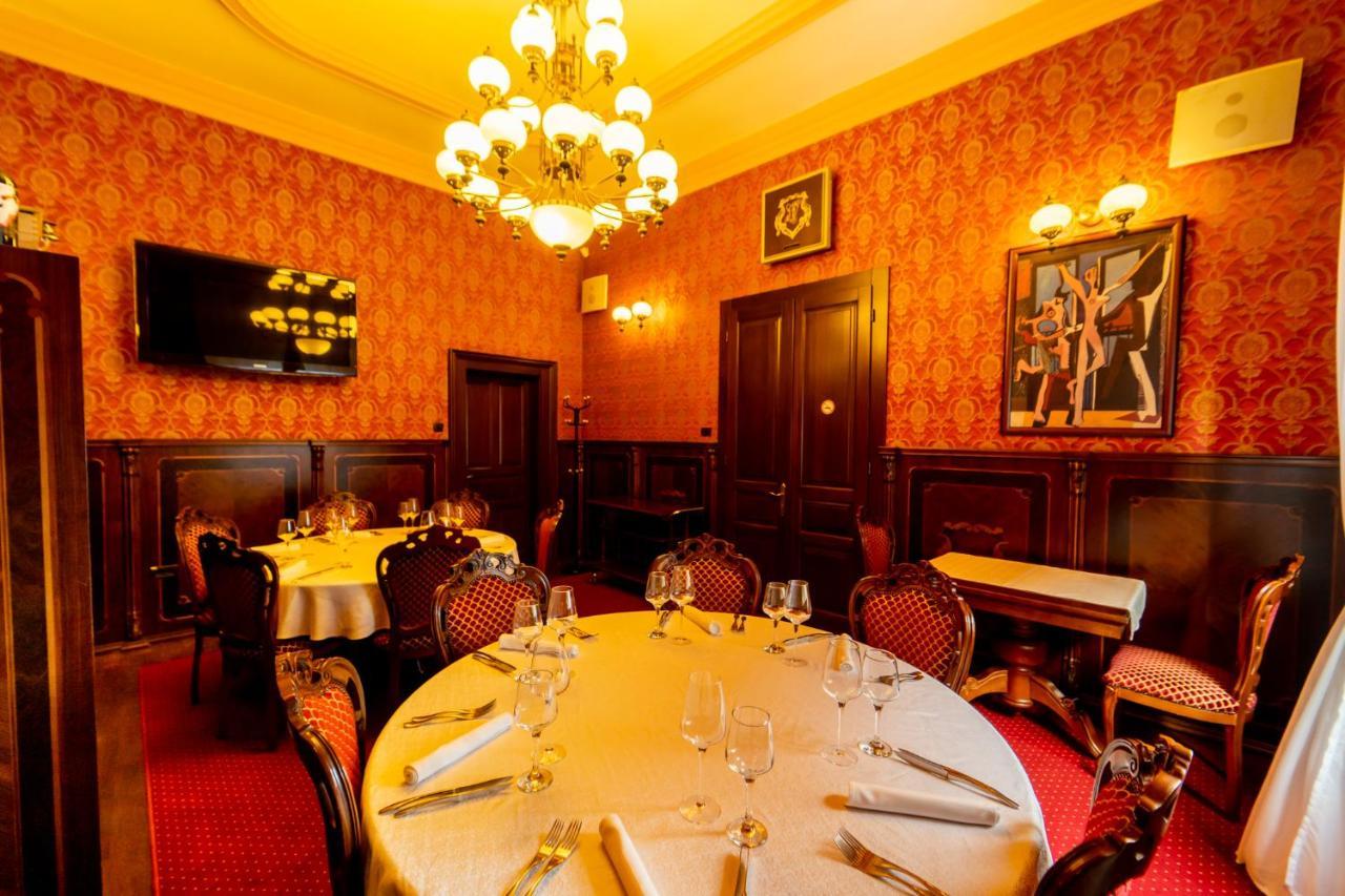 Picasso Boutique Hotel Arad Esterno foto
