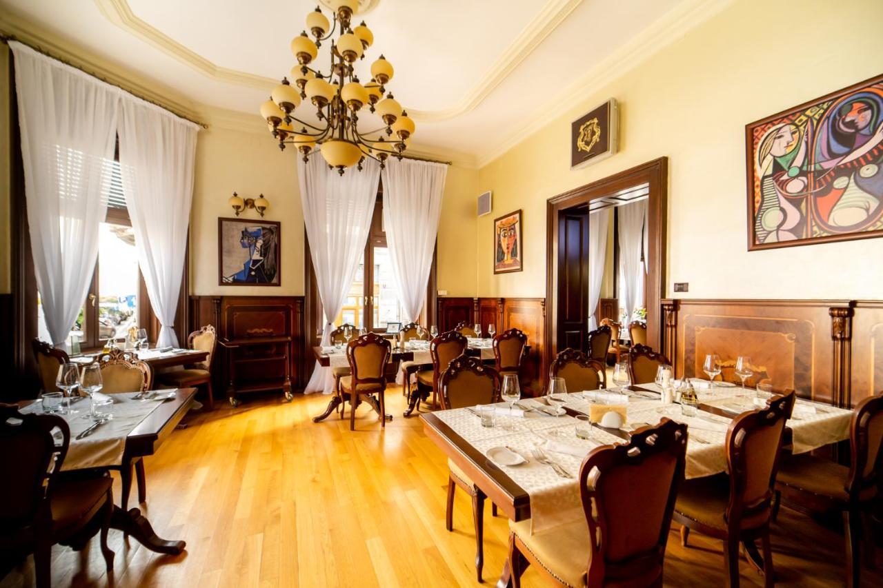 Picasso Boutique Hotel Arad Esterno foto