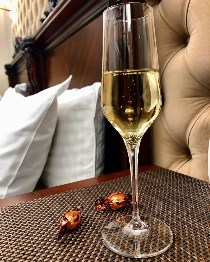 Picasso Boutique Hotel Arad Esterno foto