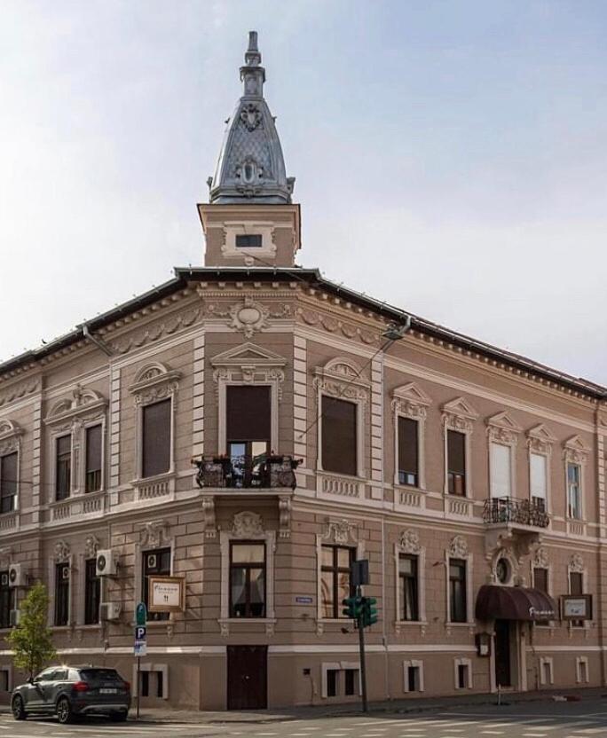 Picasso Boutique Hotel Arad Esterno foto