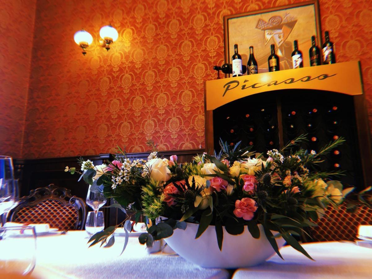Picasso Boutique Hotel Arad Esterno foto